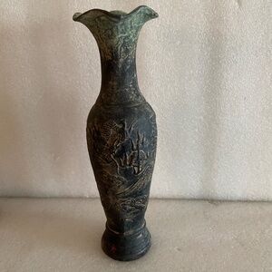 Old Asian curved vase with Mark